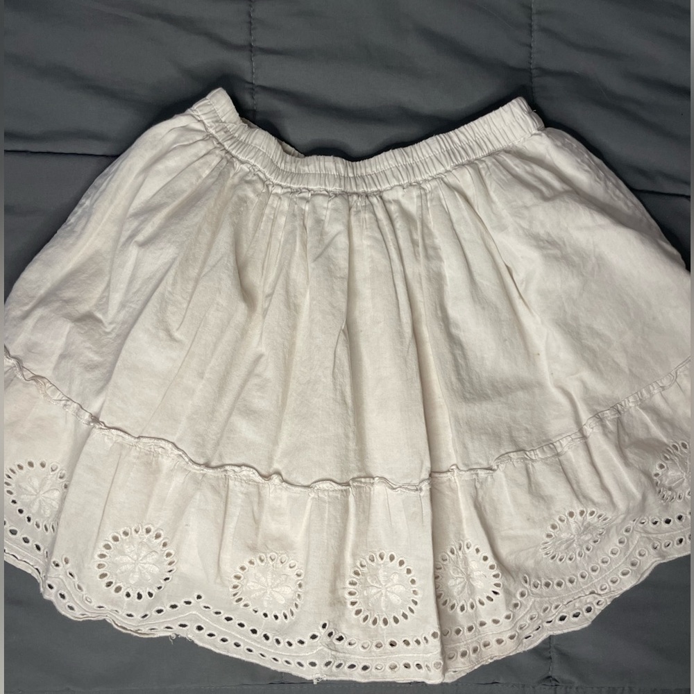 White flowy skirt